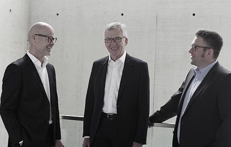 Członkowie zarządu Harry Bauermeister i Johannes Dallmer, inżynier techniki stosowania Jens Göke